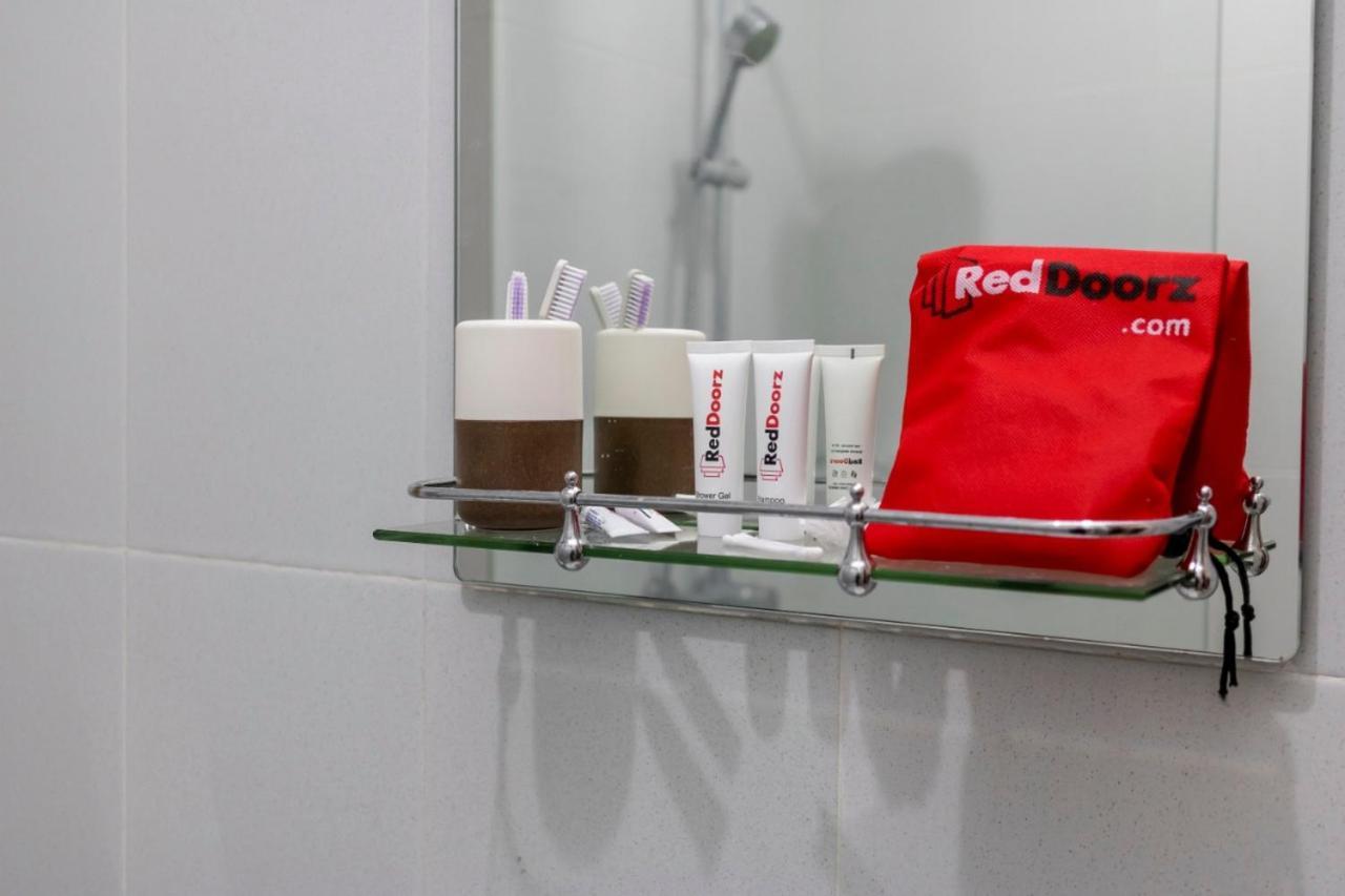 Reddoorz At Mayjen Sungkono Surabaya Exterior photo